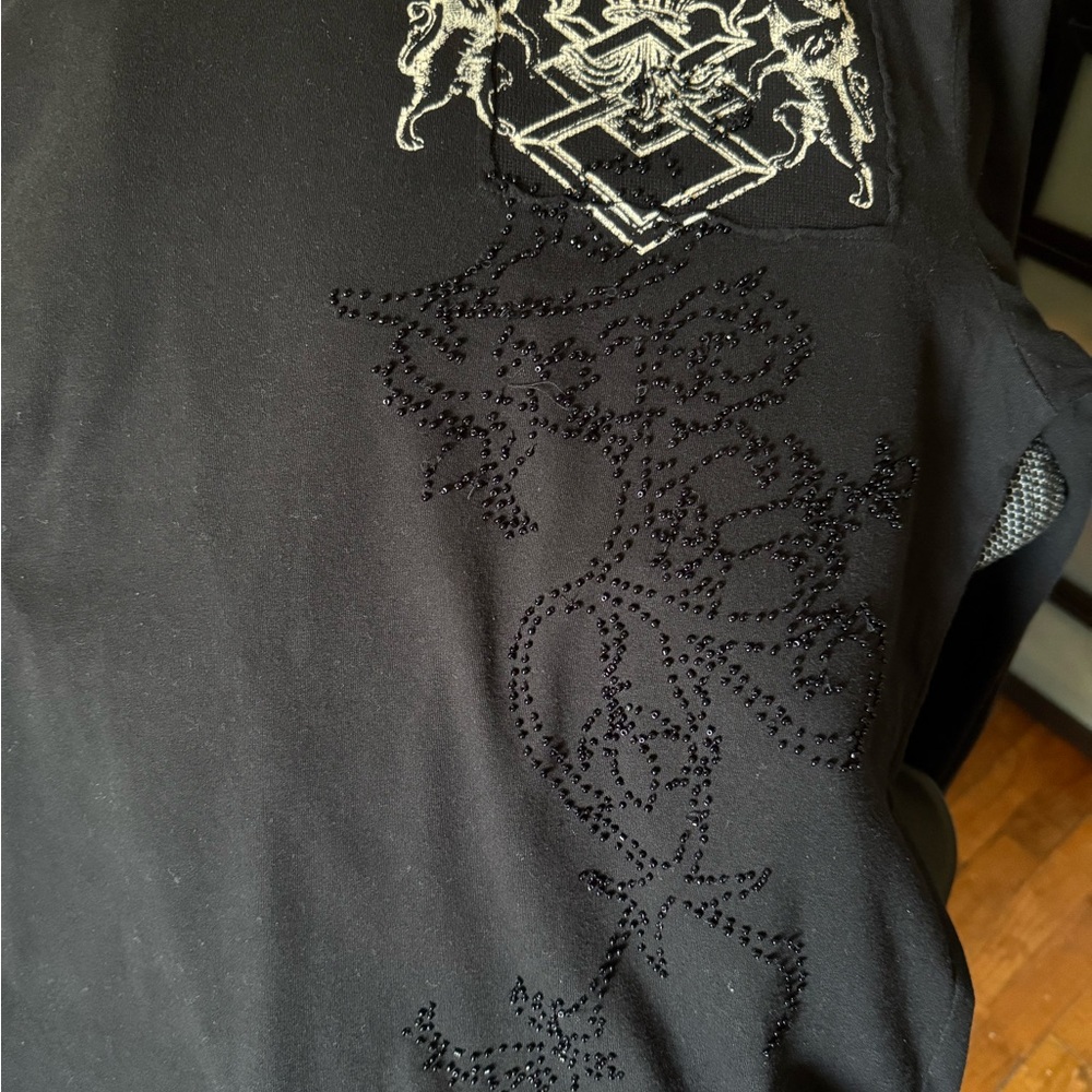 MEN’S DKNY PULL OVER SHIRT WITH DESIGN & EMBROIDERED SYMBOL